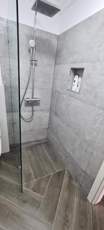 Apartamento White Rezidence Curtea de Argeş Exterior foto
