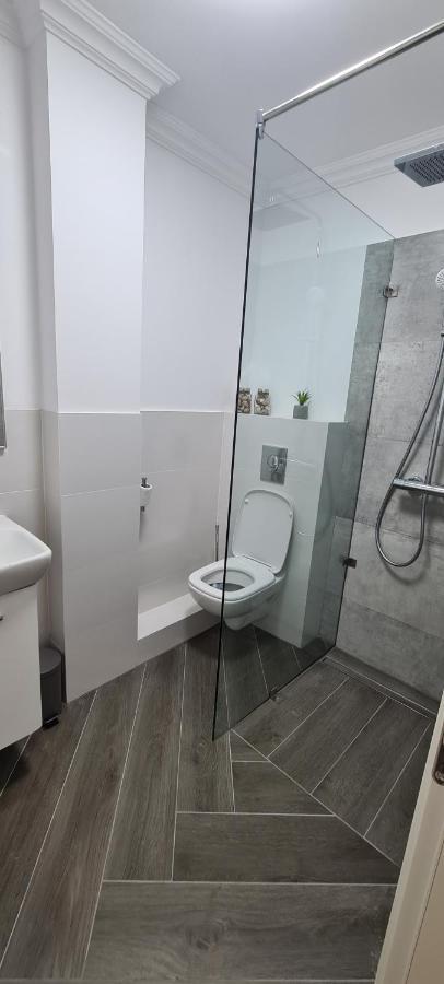 Apartamento White Rezidence Curtea de Argeş Exterior foto