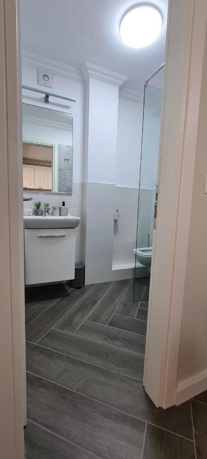 Apartamento White Rezidence Curtea de Argeş Exterior foto