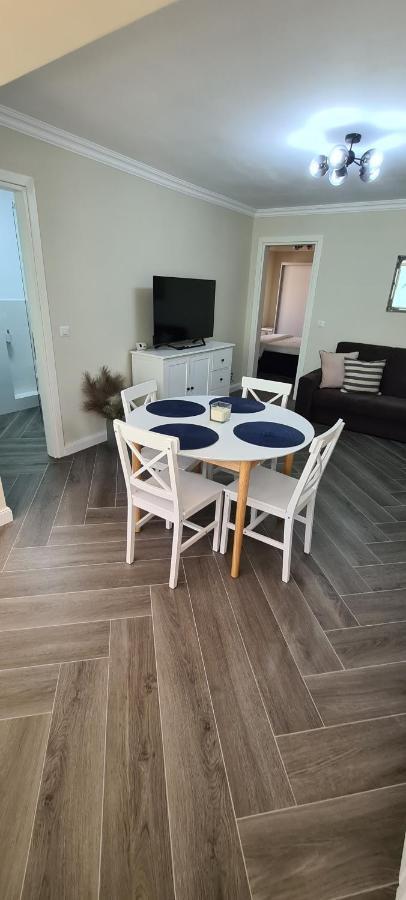 Apartamento White Rezidence Curtea de Argeş Exterior foto