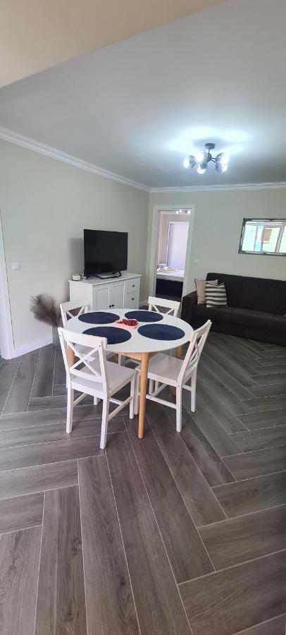 Apartamento White Rezidence Curtea de Argeş Exterior foto